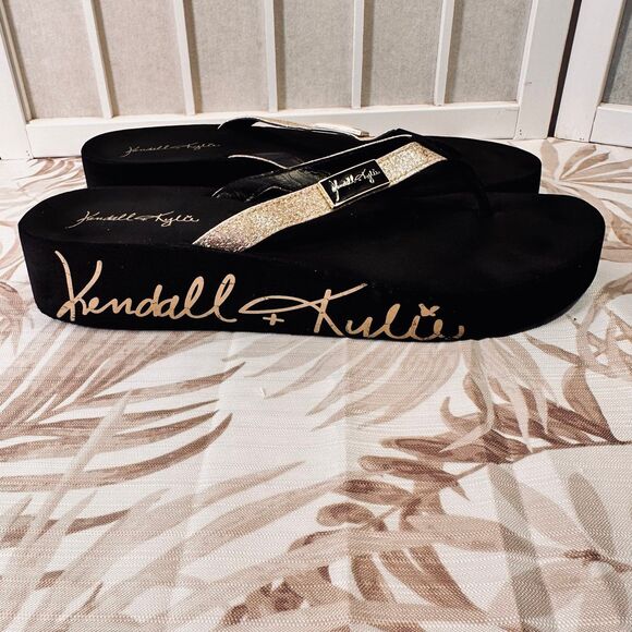 Kendall and Kylie Sandals - Picture 8 of 10